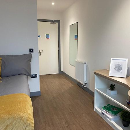 Апартаменты For Students Only At Great Patrick Street Белфаст Экстерьер фото
