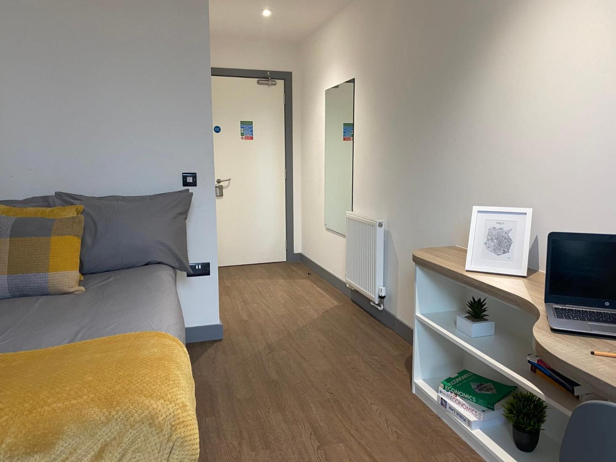 Апартаменты For Students Only At Great Patrick Street Белфаст Экстерьер фото